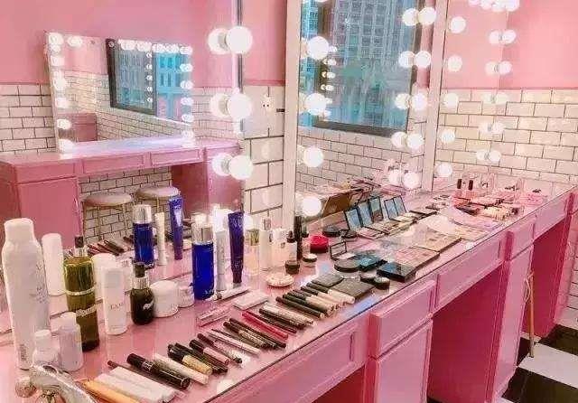 大家觉得央视主持人怎么可能买不起房？其实都是外行看热闹