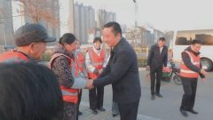 关切询问他们的治疗与康复情况