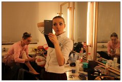 港岛轩尼诗道车流如织