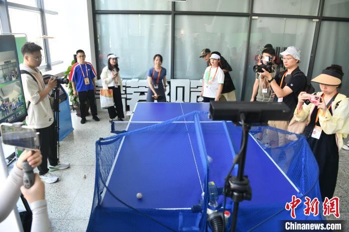 成都大运会机器人总动员：科技赋能智慧赛事