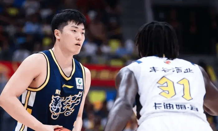 广东大胜四川：徐杰陈家政爆发 张皓嘉低迷引质