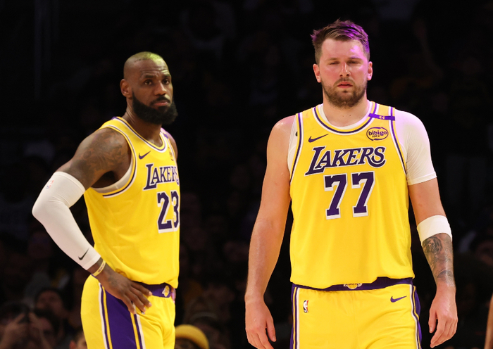 湖人客场迎战独行侠 东契奇缺阵成关键变量