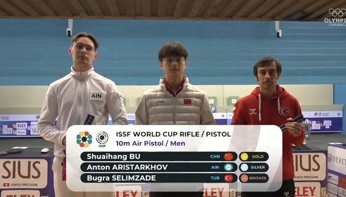 河南19岁小将布帅航首夺世界杯男子10米气手枪金